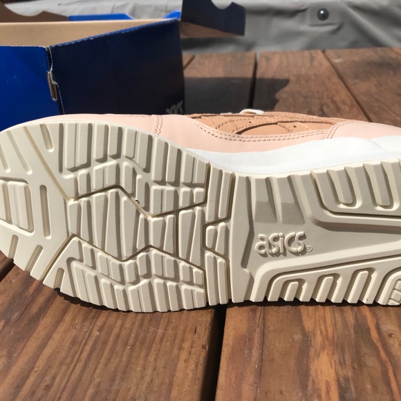 Men's (I bought them for me) Asics Tiger Gel Shoes - Picture 3 of 5